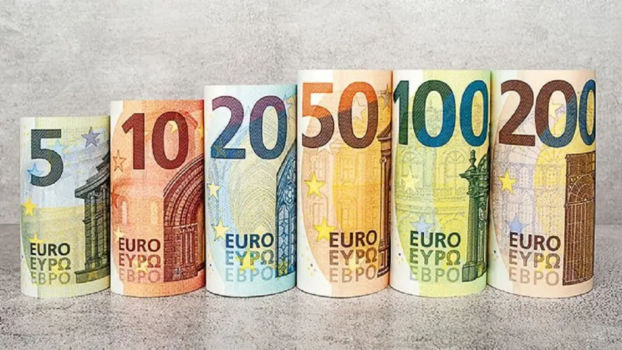 تطورات سعر اليورو مقابل الجنيه المصري في تعاملات الأحد 10 مايو